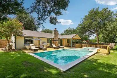 Image de Relaxing Retreat w/ Heated Pool, Hot Tub, Cold Plunge, Game Room, Pac Man – Close to Kalahari Resort