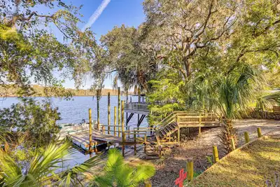 Image de Boathouse w\/ Screened Porch: Riverfront Escape!