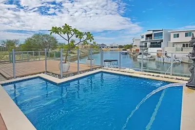 Image de Mandurah Family Holiday Home Outdoor Pool private Canal access Kayaking