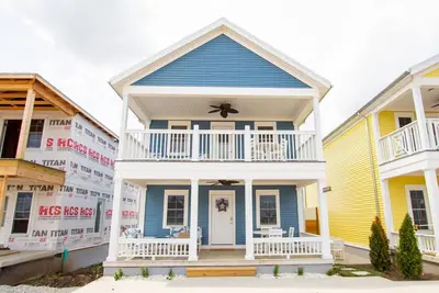 Image de Blue Lagoon: 3 bed/2 bath Lakeside Cottage!