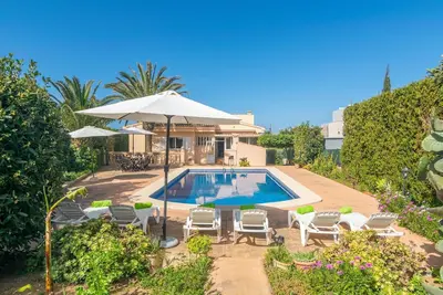 Image de Charmante Villa avec Piscine