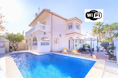 Image de 0007-Requesens Maison avec piscine privée et wifi