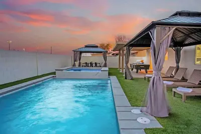 Image de Endless Fun @ 5br Oasis w/ Pool, Spa, Arcade Games