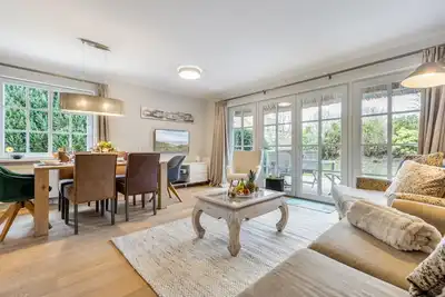 Image de Essex vacation home - stylish vacation under thatch