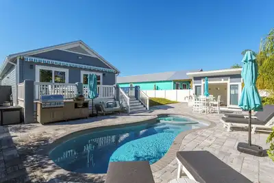 Image de Palmetto Place - Pool/Hot Tub/0. 2 Miles to the Beach!