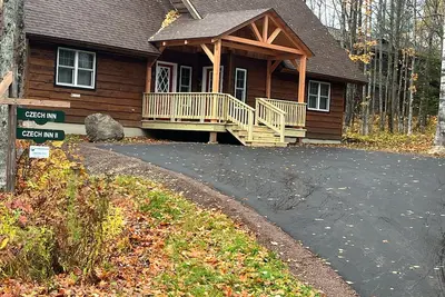 Image de Trailside Duplex with Luxury, Space, and Stunning Views