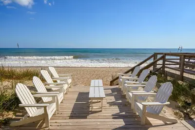 Image de \"Trivial Pursuit\" Oceanfront Home with Private Lower-Level Apartment
