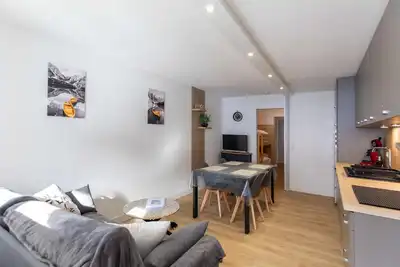 Image de Studio rénové 6 pers, loggia sud, proche pistes, équipements modernes