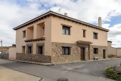 Image de Maison de campagne \"Camino De Avila\" avec vue sur les montagnes, piscine privée et Wi-Fi