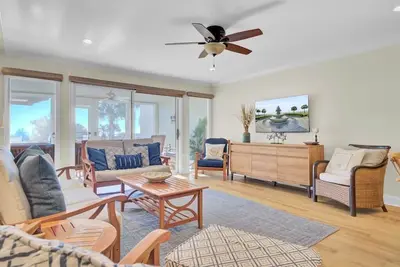 Image de \"Seaside Glee\" at 48 Beach Club|Oceanfront Townhome|New Listing of Vrbo|Renovated|Large Screen Po. . .