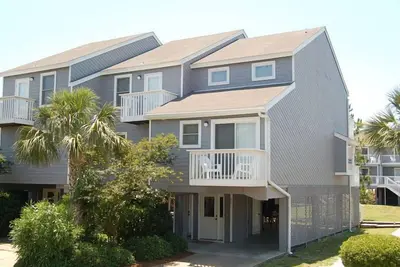 Image de Gated Community w/2 pools, tennis and pickleball