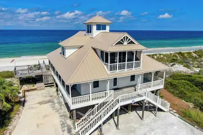 Image de Old Florida Gulf-front Home with lots of charm