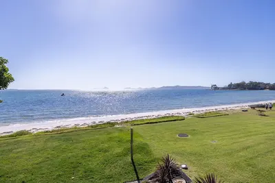 Image de Boondelbah 4, 29 Soldiers Point Rd - waterfront bliss