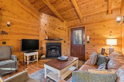Image de Lazy Bear Den – Cozy Cabin with Open Floor Plan