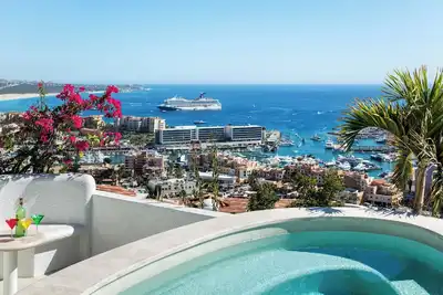 Image de Luxury Villa with Stunning Harbor Views, Infinity Pool, Jacuzzi, and Private Wine Cave in Pedregal