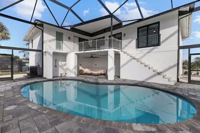 Image de Dog friendly (with owner approval) 5 bedroom/3 bath home in East Rocks.