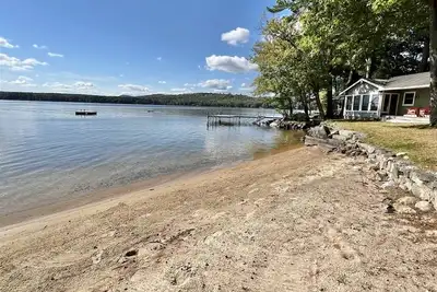 Image de Sleeps 15 With A Private Sandy Beach On Long Lake.