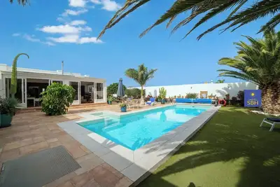 Image de Montaña Vista – Playa Blanca with Private Pool and Spacious Outside Area