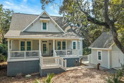 Image de Newly Built 2022 Sunlit 4 Bedroom 3 1/2 Bath Home with Top Amenities Bhi Club