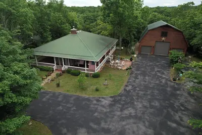 Image de Lakeside Ranch Cabin with Games Galore