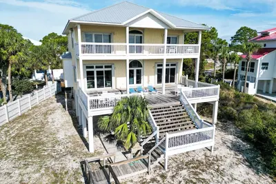 Image de Morning Glory-Gulf Front 4/3. 5 New Mgmt- same great home! Booking 2025 Specials!