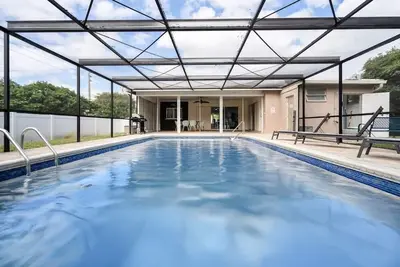 Image de Stunning 4br Oasis with Pool, 14 mins to Ocean