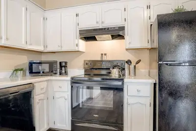 Image de Aviator's Lounge 2br 1Bath WiFi Close to Airport 2