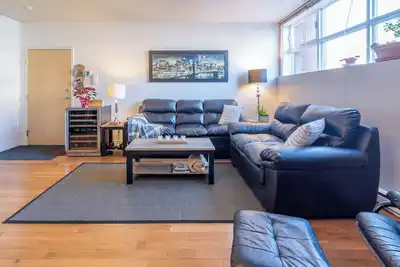 Image de Condo chaleureux près du Canal Lachine