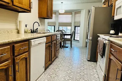 Image de Charming 2-bedroom 2-bath cottage with Ac, WiFi in fabulous Lenexa
