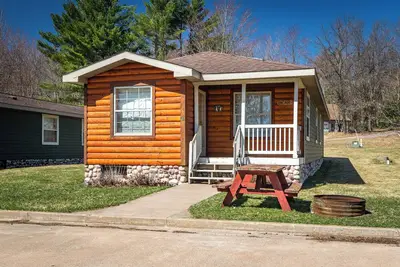 Image de The Bear Cabin at the Riviera Resort in Neillsville, Wisconsin!