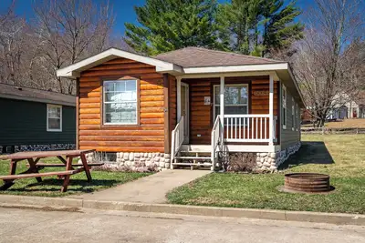 Image de The Deer Cabin at the Riviera Resort in Neillsville, Wisconsin!