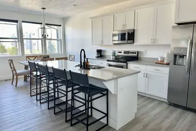Image de Cozy 3-bedroom in Draper minutes from trails/ski resorts/Slc