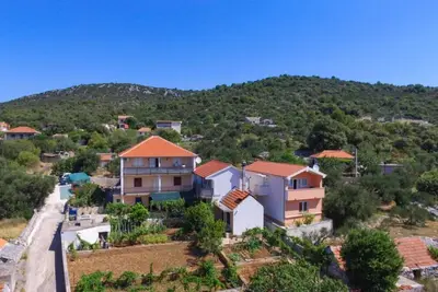 Image de Cozy Apartments with Private Balcony Vinisce - Comfort Two Bedroom Apartment