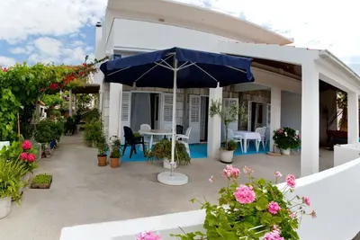 Image de Beachfront Whispering Waves Apartments - One Bedroom Apartment with Sea View