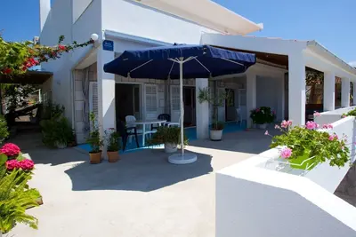 Beachfront Whispering Waves Apartments -Studio Apartment with Sea View