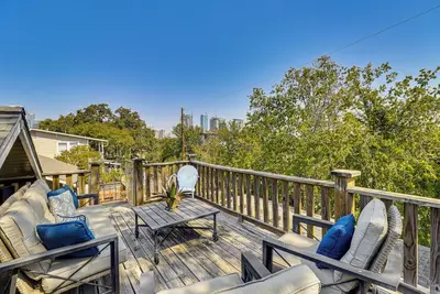Image de Walk to SoCo: Home w/ Decks & City Views in Austin