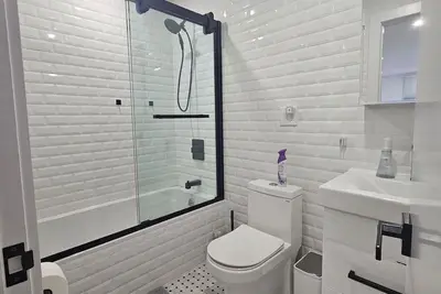 Image de Cozy newly renovated 2br/2ba Upper East Side Getaway