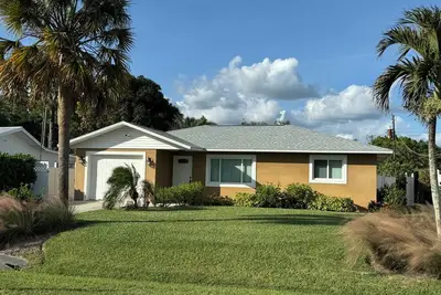 Image de Charming 2 bed, 2 bath house, with den. Screened lanai, 1. 5 miles to the beach