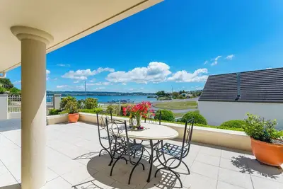Image de 2 Mile Lakehouse - stunning lake views!