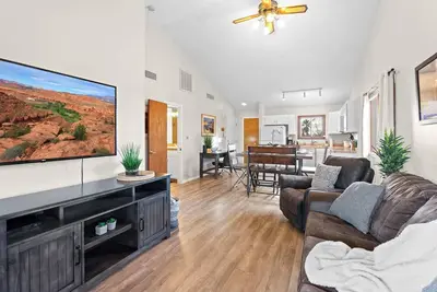 Image de Hikers Hideaway – Cozy Condo with Resort Amenities