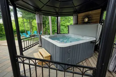 Image de Marina Boutique - Cute 2br Rancher with Hot Tub