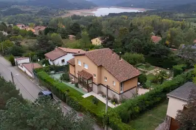 Image de Chalet \"El Cerezo Rojo\" avec vue sur le lac, Wi-Fi et climatisation