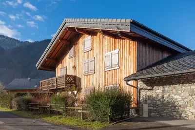 Image de Appartement 'Le Lou Clerouzy - 6 Personnes' avec vue sur les montagnes, balcon et Wi-Fi