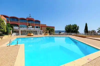 Image de Appartement 'Coté Mer' avec vue sur la mer, piscine partagée et climatisation
