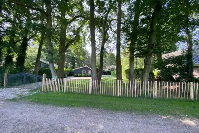 Image de Beautiful cottage with large garden on the Veluwe