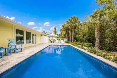 Image de Wade N' Sea: On Canal, North End, 1 Block to Pine by Anna Maria Life Vacation Rentals