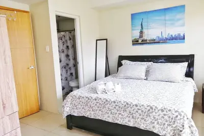 Image de Spacious 2 Br Condo with 2 Bathroom Across Mall of Asia with Balcony and Wifi