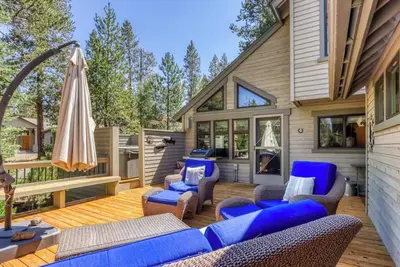 Image de Fav Location! Stunning Deck, Hot Tub, Sharc passes
