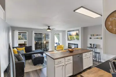 Image de Stylish 1br/1ba - Fireplace - Heated Patio - Hot Tub - King Bed