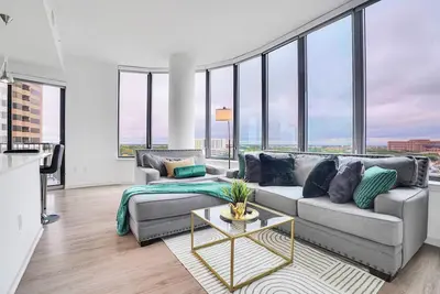 Image de Luxury Sky Rise Living In Houston Med Center